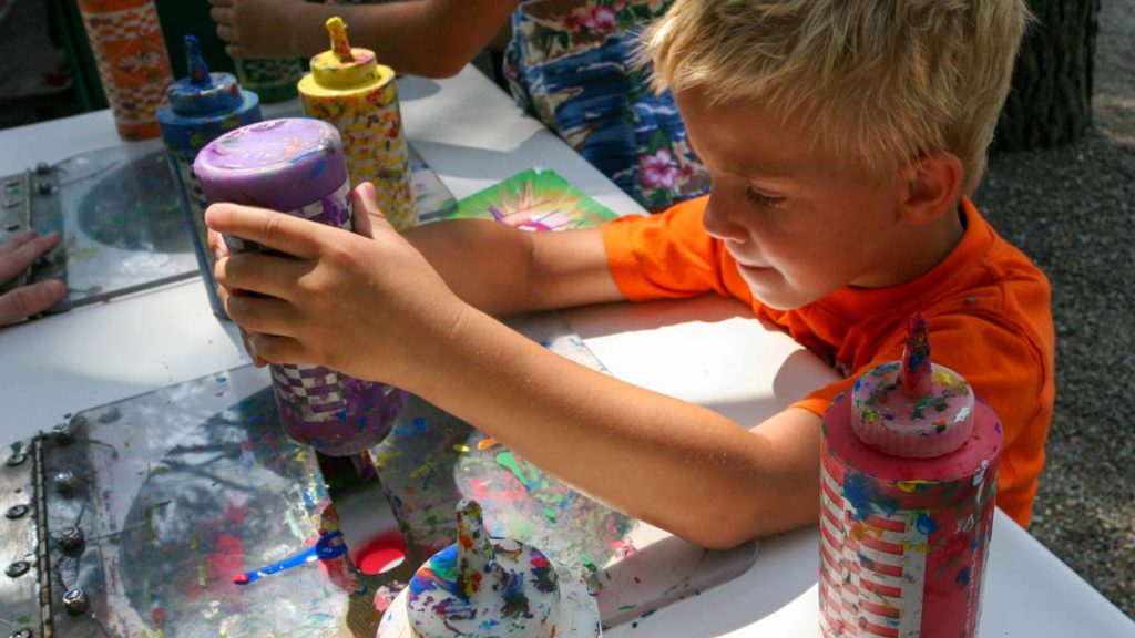 A fun way to express your artistic side in unexpected ways, Spin Art is fun way to create a souvenir of your day at your company picnic, carnival or special event.